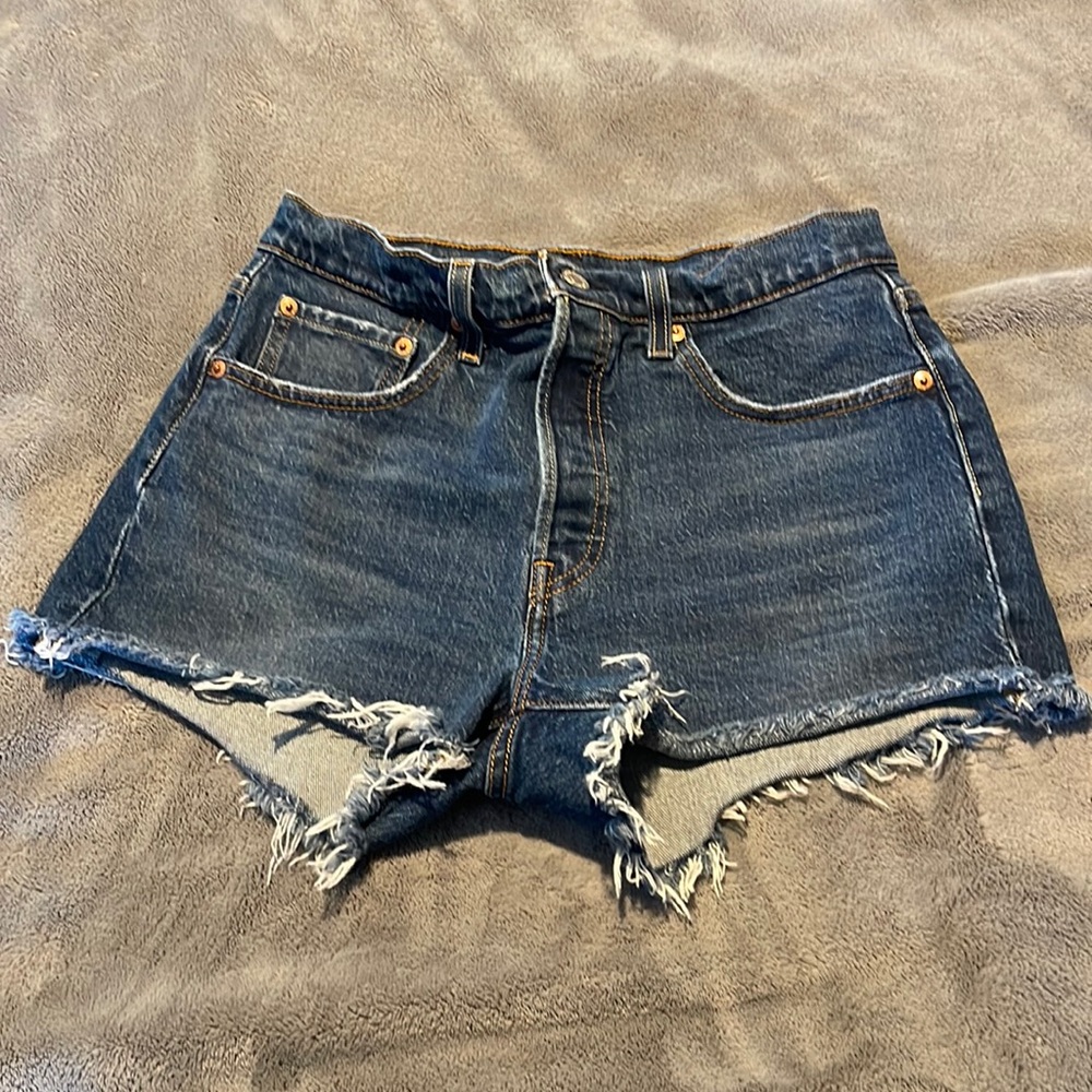 Levi’s denim shorts size 28